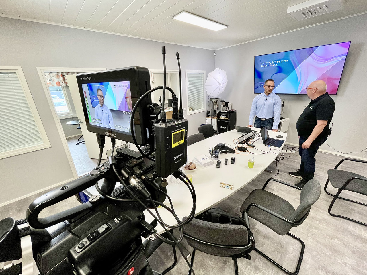 Inspelning av utbildningsvideor vid Keskustaksi i Seinäjoki